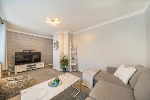2 bedroom flat to rent, Clarence Lane, London SW15