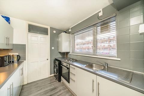 2 bedroom flat to rent, Clarence Lane, London SW15