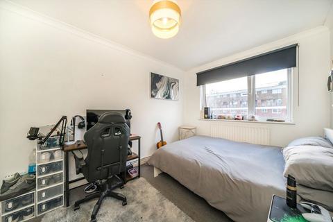 2 bedroom flat to rent, Clarence Lane, London SW15
