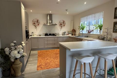 4 bedroom detached house for sale, Clos Gorof , Gurnos.