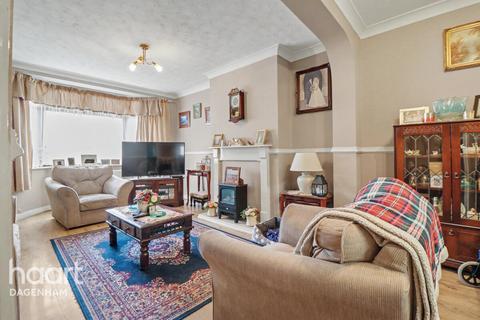 2 bedroom end of terrace house for sale, Mayswood Gardens, Dagenham