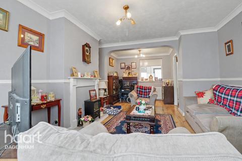 Mayswood Gardens, Dagenham