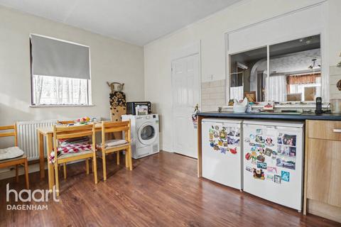 undefined, Mayswood Gardens, Dagenham