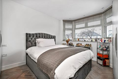 4 bedroom semi-detached house for sale, Devonshire Road, London, NW7