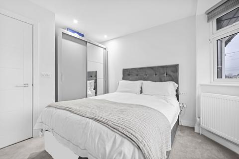 4 bedroom semi-detached house for sale, Devonshire Road, London, NW7