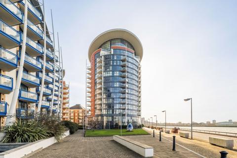 1 bedroom apartment to rent, Crews Street, E14