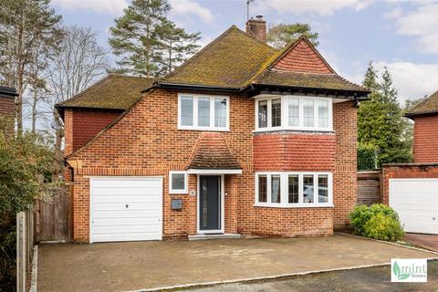 undefined, Nicholas Gardens, Woking GU22