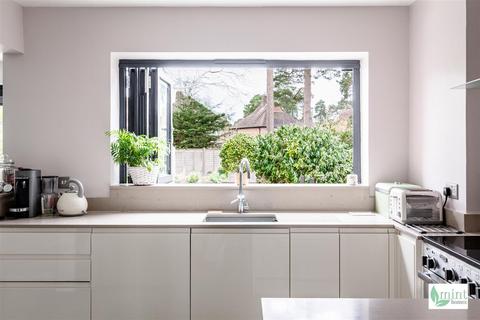 undefined, Nicholas Gardens, Woking GU22