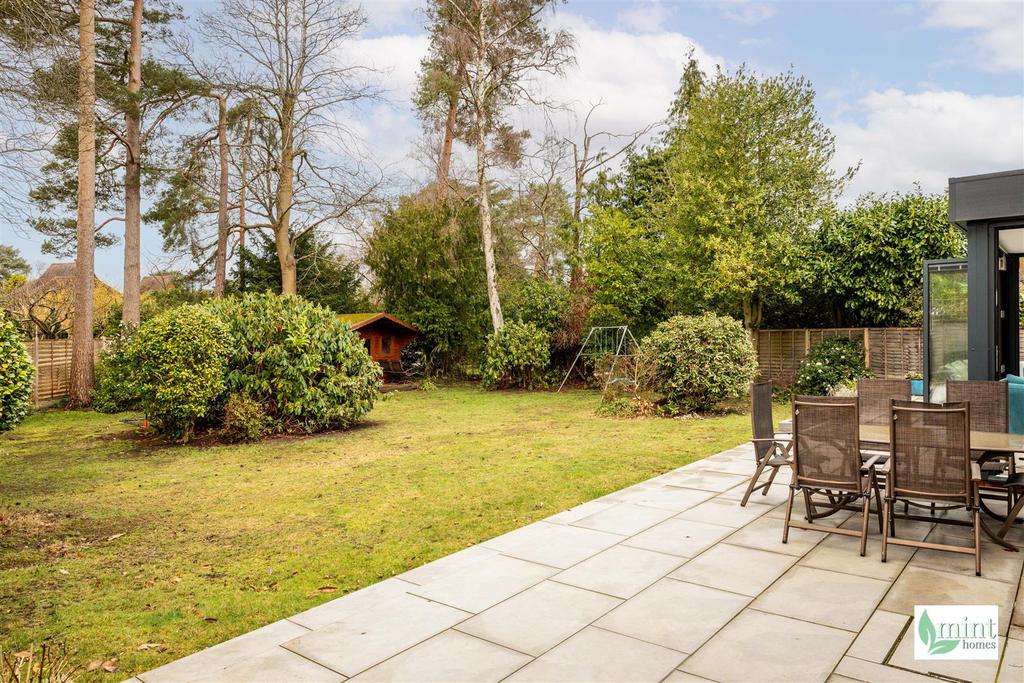 Nicholas Gardens - Watermark-13.jpg