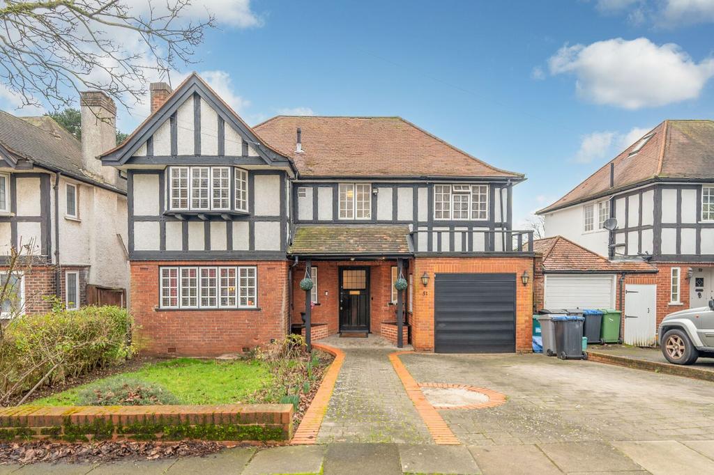 Detached house exterior, driveway, garage