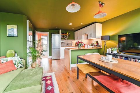 2 bedroom flat to rent, Evering Road, Stoke Newington, London, E5