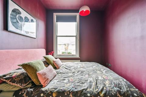 2 bedroom flat to rent, Evering Road, Stoke Newington, London, E5