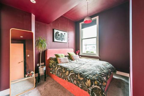 2 bedroom flat to rent, Evering Road, Stoke Newington, London, E5
