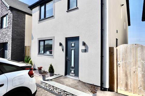 3 bedroom detached house for sale, Heol-Y-Bedw-Hirion, Markham, NP12