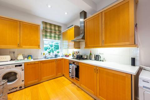 3 bedroom flat to rent, Disraeli Gardens, Putney, London, SW15