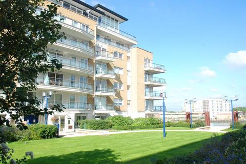 3 bedroom flat to rent, Smugglers Way, Wandsworth Town, London, SW18