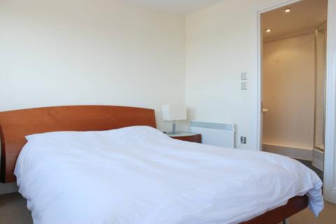 3 bedroom flat to rent, Smugglers Way, Wandsworth Town, London, SW18