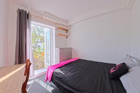 1 bedroom flat to rent, 6a RoundHill Crescent, Brighton