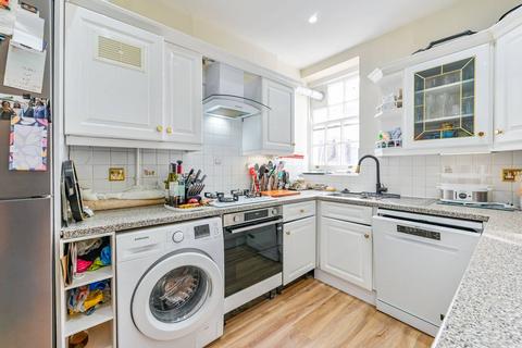 2 bedroom flat to rent, Circus Road, St John's Wood, London, NW8