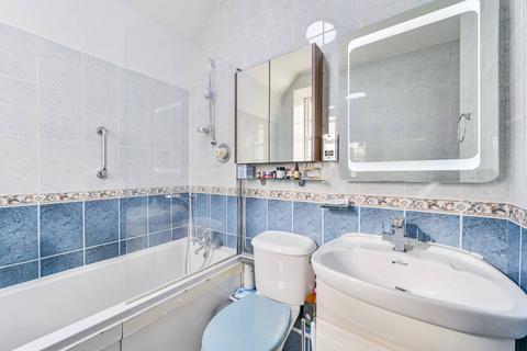 2 bedroom flat to rent, Circus Road, St John's Wood, London, NW8