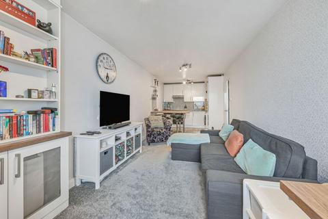 1 bedroom flat to rent, Bramlands Close, London, SW11