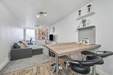 1 bedroom flat to rent, Bramlands Close, London, SW11