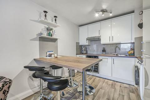 1 bedroom flat to rent, Bramlands Close, London, SW11