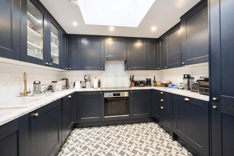 3 bedroom flat for sale, Calvin Street, Spitalfields, London, E1