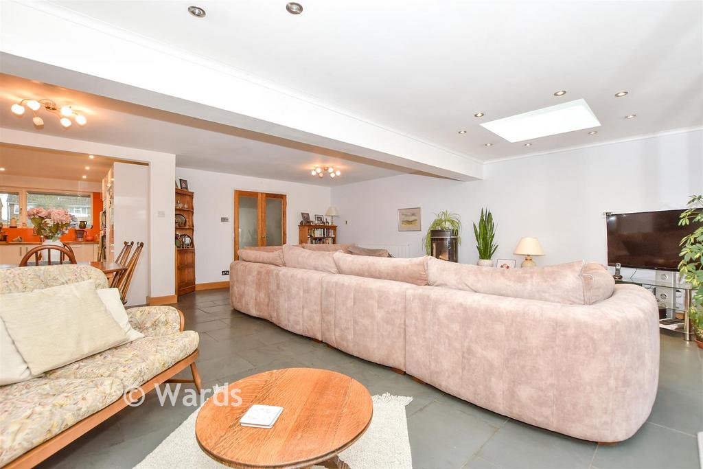 Lounge/Dining Area
