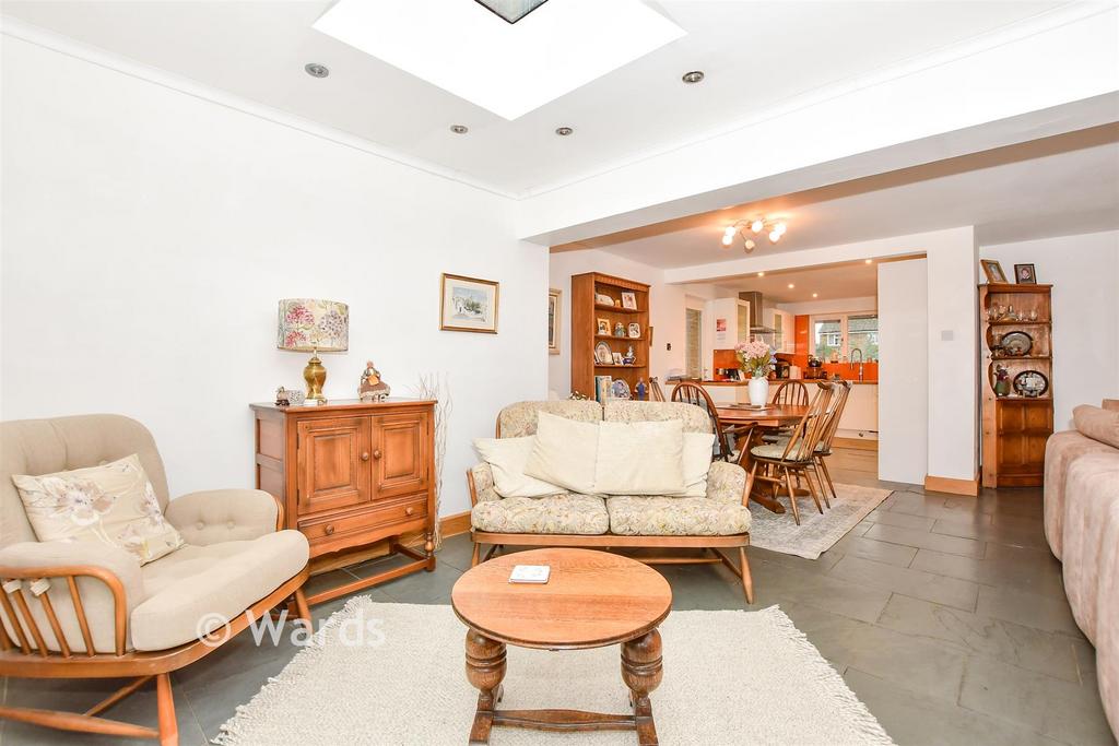 Lounge/Dining Area