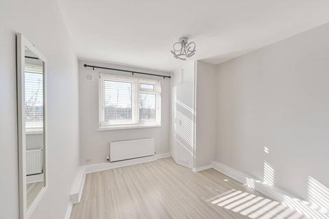 3 bedroom flat to rent, Hydethorpe Road, Balham, London, SW12