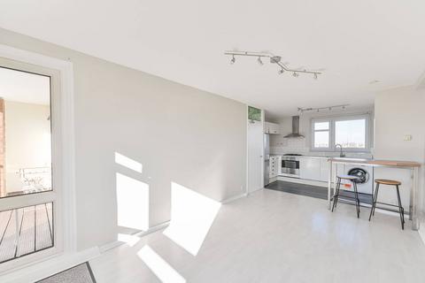 3 bedroom flat to rent, Hydethorpe Road, Balham, London, SW12