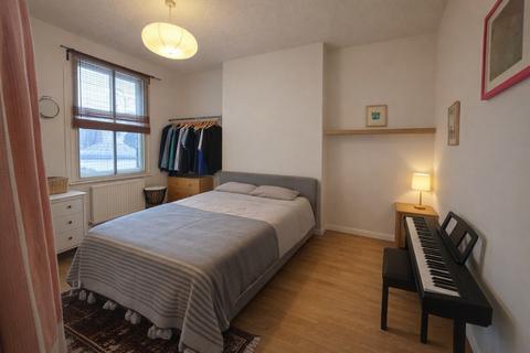 1 bedroom apartment to rent, Albion Parade, London, N16