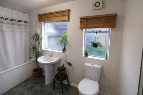 1 bedroom apartment to rent, Albion Parade, London, N16