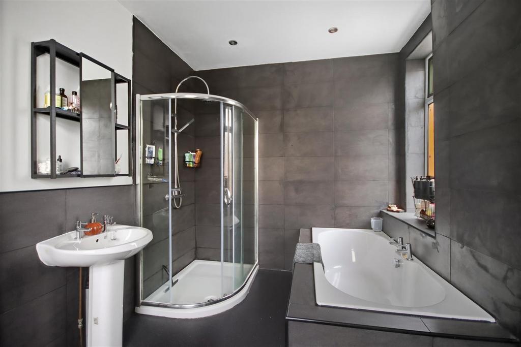 Bathroom (5).jpg