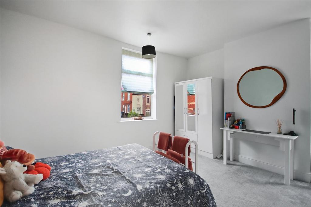 Bedroom 2 (4).jpg