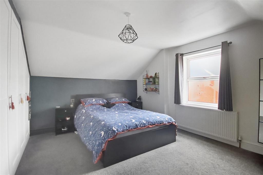 Bedroom 1 (4).jpg
