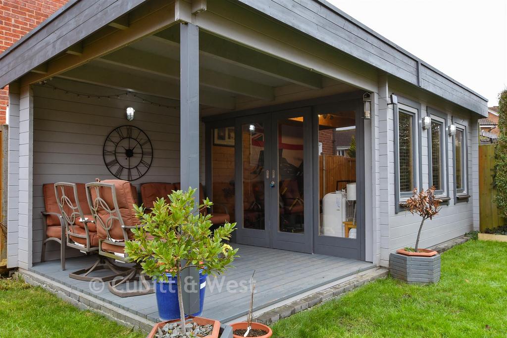 Workshop/Outbuildings