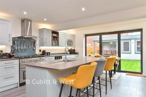 4 bedroom detached house for sale, Woodpecker Way, Worthing, West Sussex