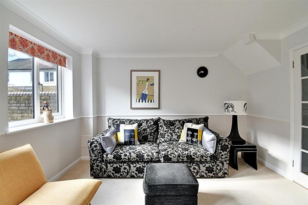 Lounge 3.jpg