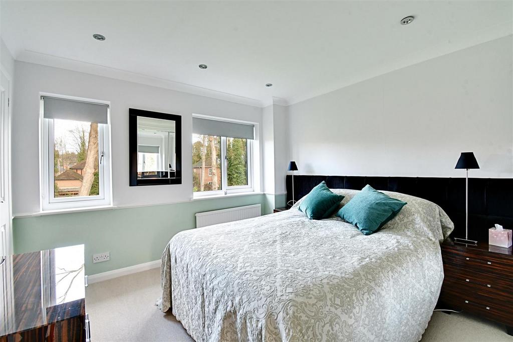 Bedroom 1 1.jpg