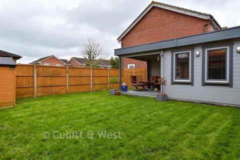 4 bedroom detached house for sale, Woodpecker Way, Worthing BN13
