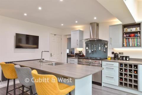 4 bedroom detached house for sale, Woodpecker Way, Worthing BN13