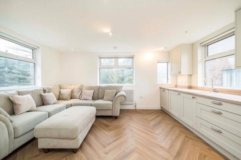 2 bedroom flat to rent, Ellesmere Road, London W4