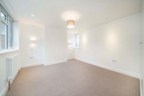 2 bedroom flat to rent, Ellesmere Road, London W4