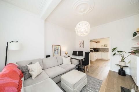 1 bedroom flat to rent, Dinsmore Road, London SW12