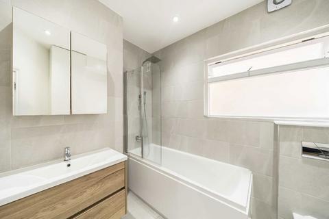 1 bedroom flat to rent, Dinsmore Road, London SW12