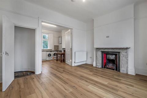 Studio to rent, Parkfield Road, London SE14