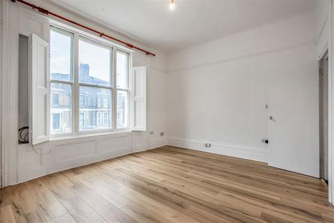 Studio to rent, Parkfield Road, London SE14