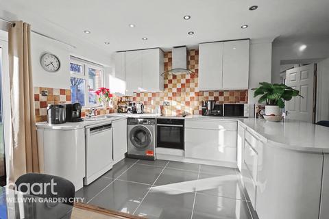3 bedroom semi-detached house for sale, Rectory Gardens, Hatfield